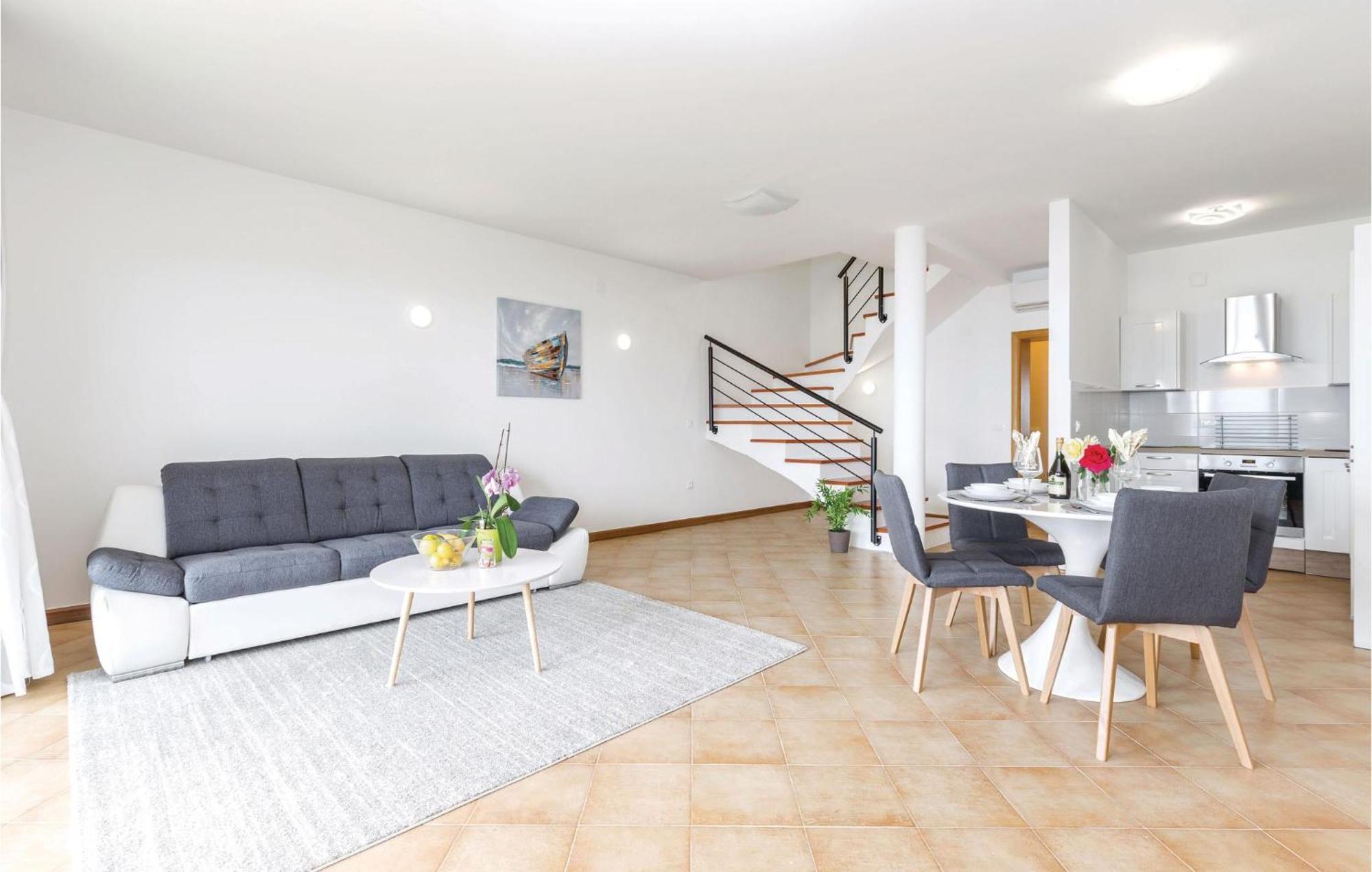 Cozy Apartment In Crikvenica With House Sea View מראה חיצוני תמונה