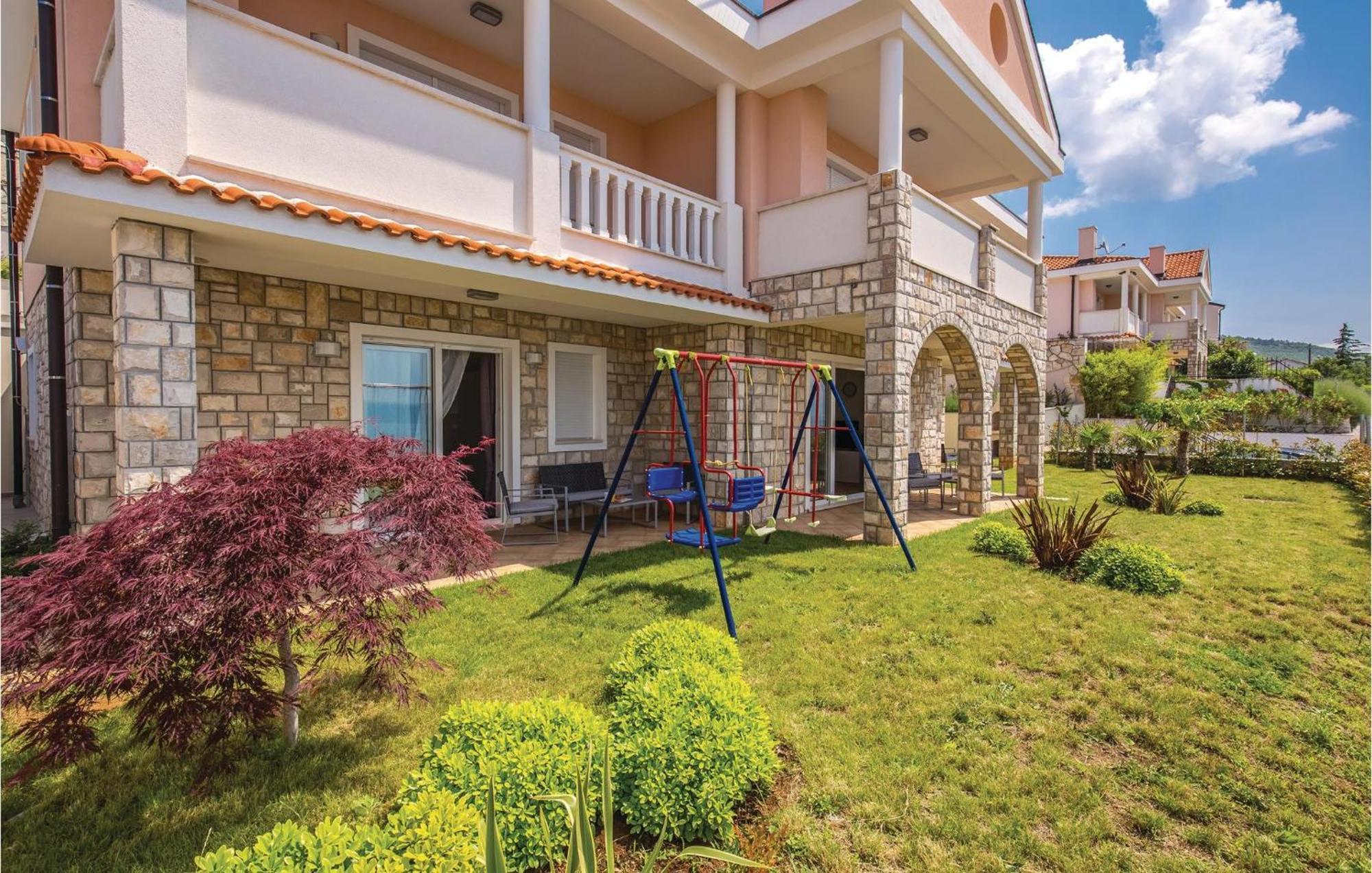 Cozy Apartment In Crikvenica With House Sea View מראה חיצוני תמונה