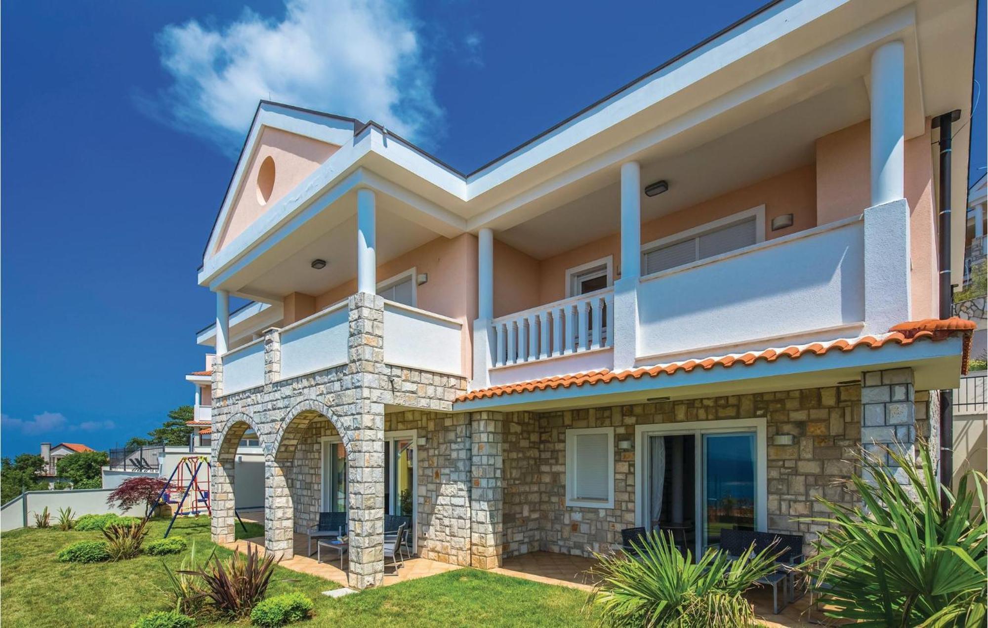 Cozy Apartment In Crikvenica With House Sea View מראה חיצוני תמונה